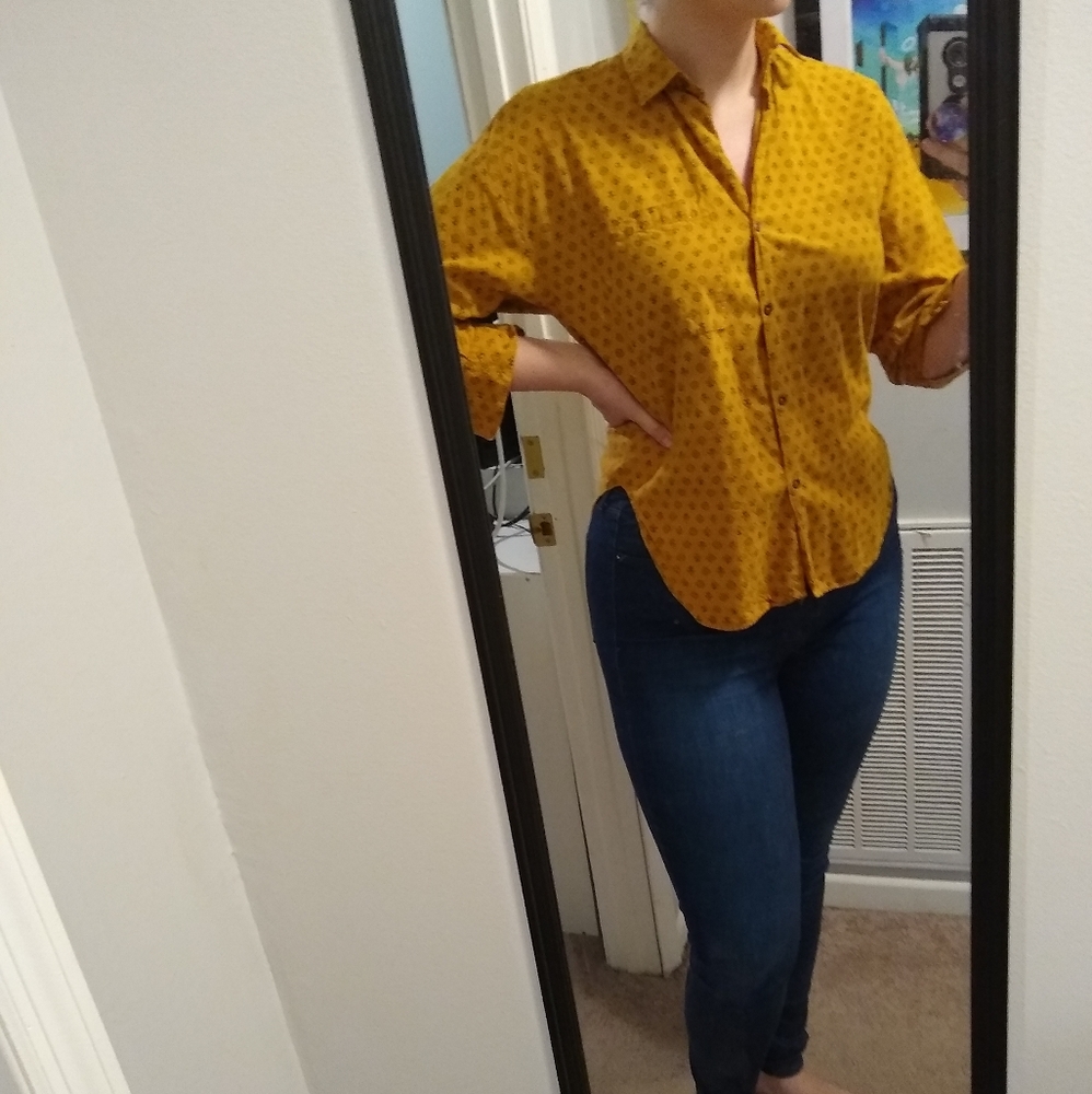 Mustard Fleur de Lis Scoop Hem Button Up
